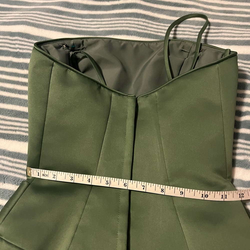 Elegant Green Satin Dress Size 2 - Picture 12 of 14